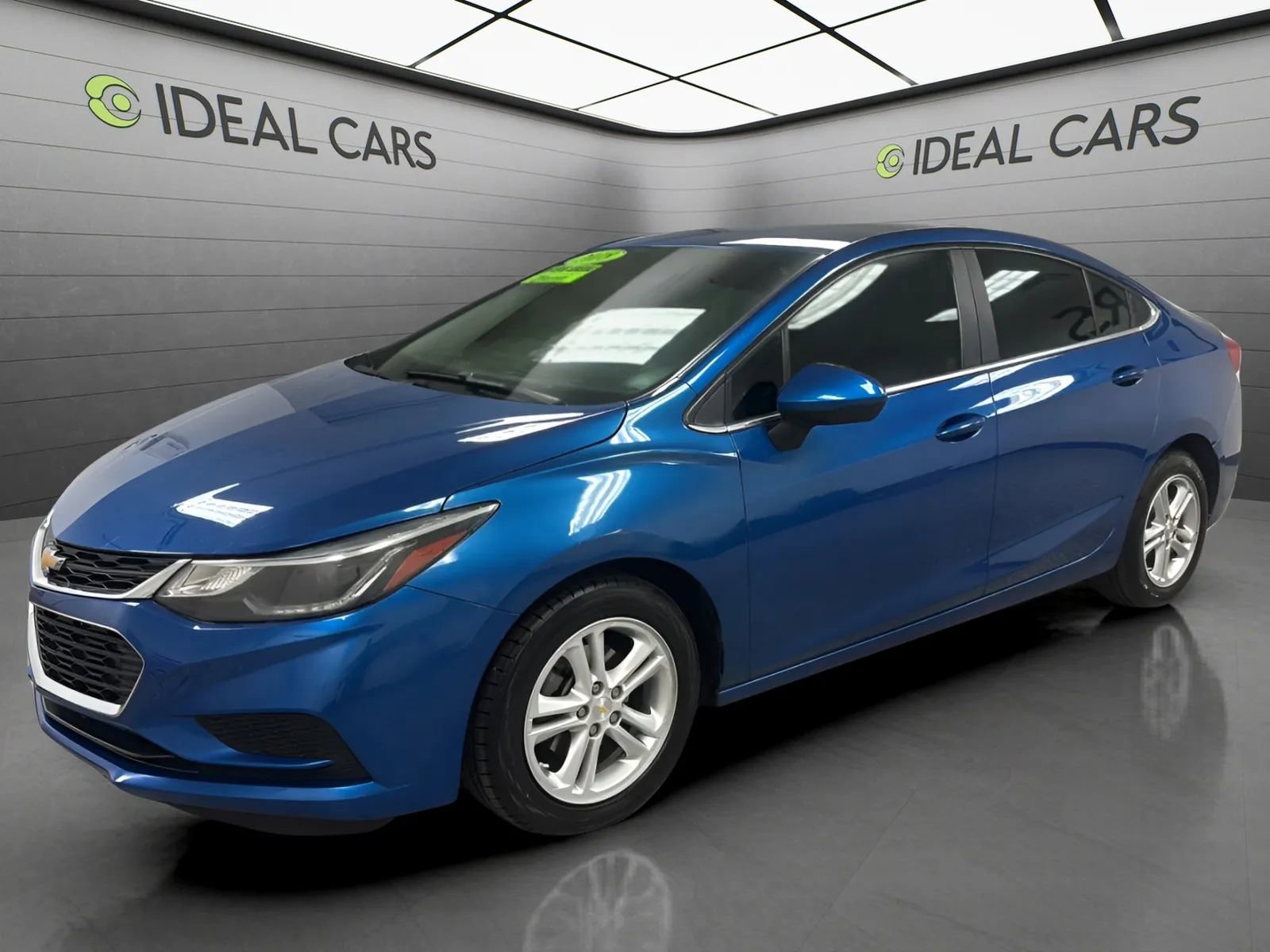 Used 2018 Chevrolet Cruze LT FWD image 1
