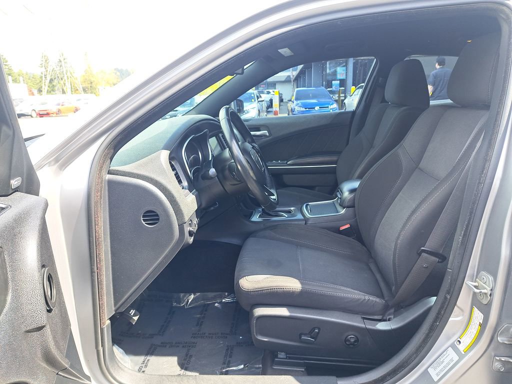 Used 2015 Dodge Charger SXT image 11
