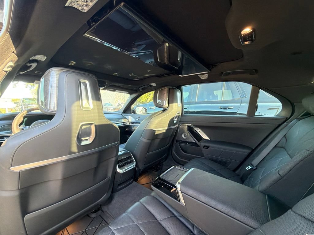 Used 2024 BMW 760i xDrive w/ Executive Package AWD/4WD image 9