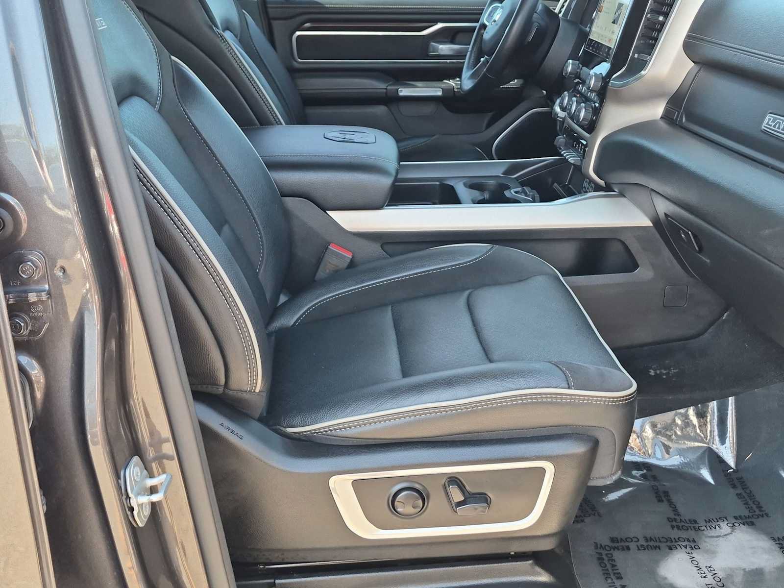 Used 2022 RAM 1500 Laramie AWD/4WD image 24