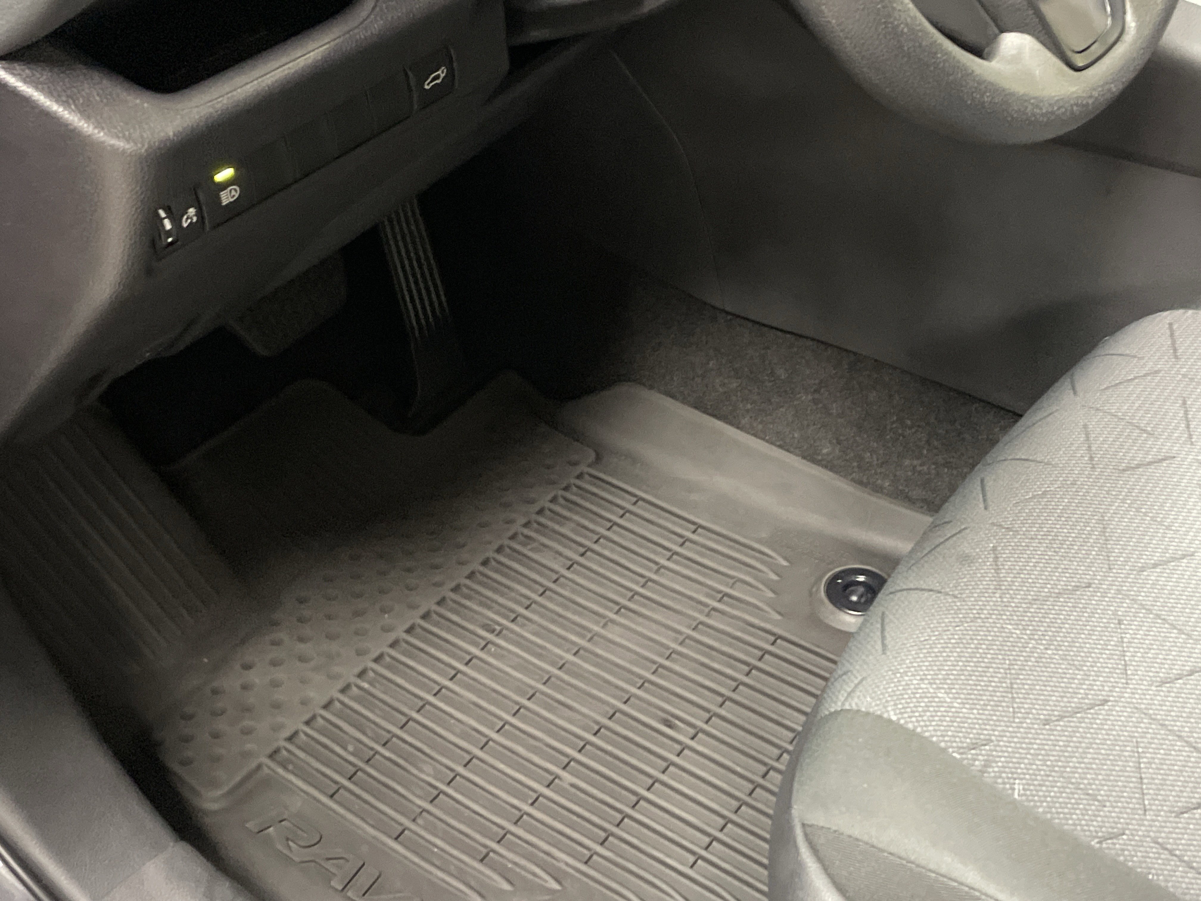 Certified 2025 Toyota RAV4 XLE w/ Convenience Package FWD image 17