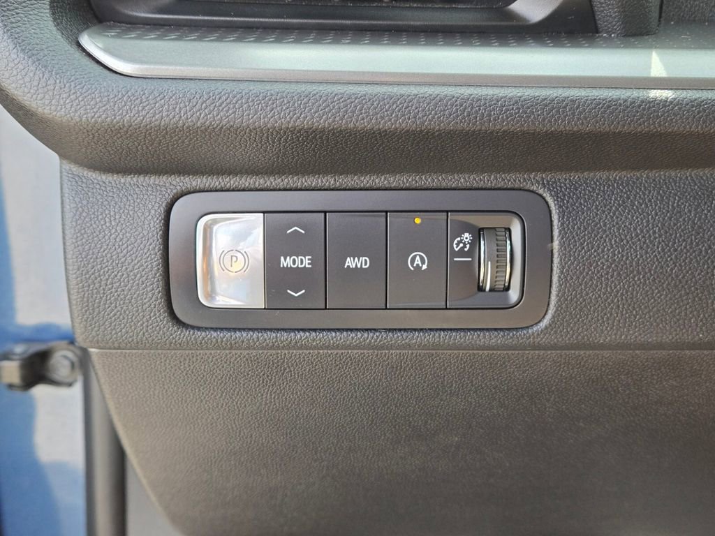 Used 2025 Chevrolet Traverse LT AWD/4WD image 29