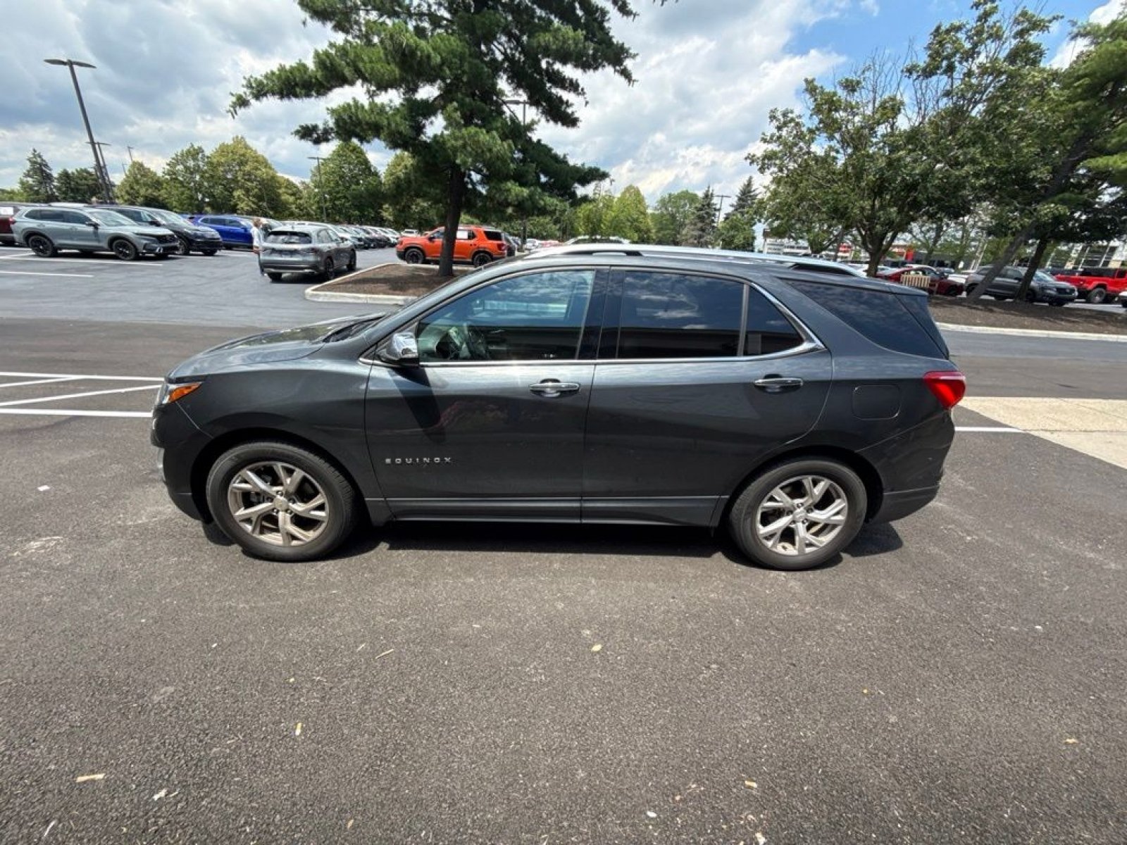 Used 2018 Chevrolet Equinox Premier FWD image 4