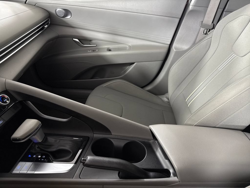 Certified 2021 Hyundai Elantra SEL FWD image 19