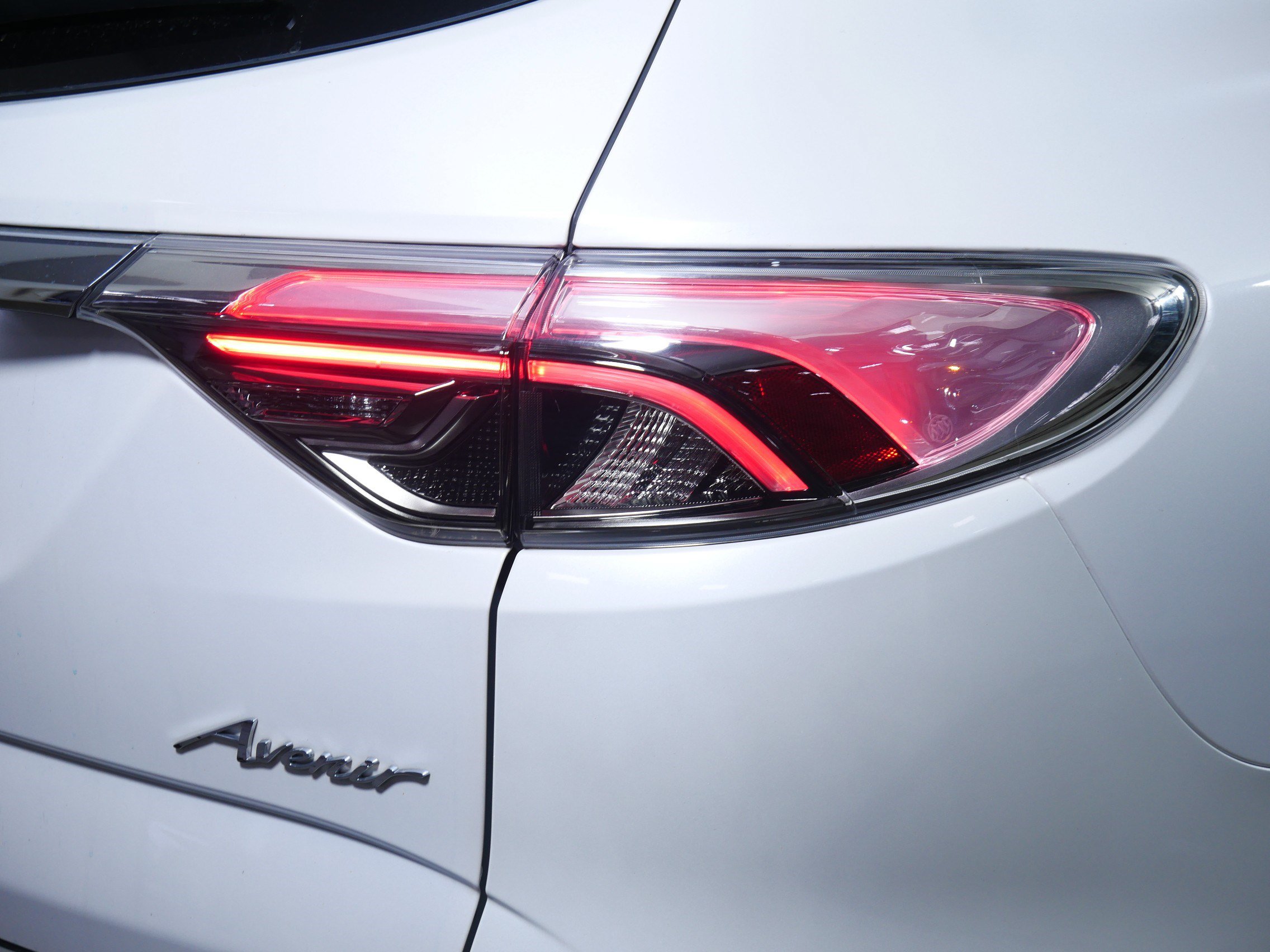 Certified 2023 Buick Enclave Avenir w/ Avenir Technology Package AWD/4WD image 17