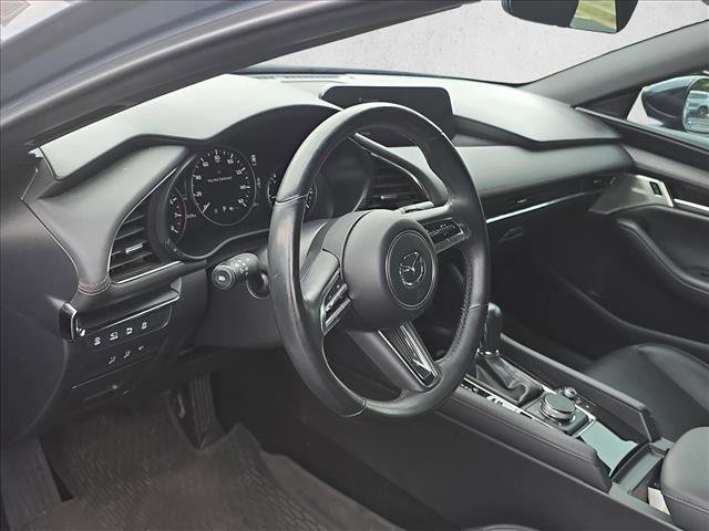 Used 2021 MAZDA MAZDA3 Hatchback w/Premium Plus Pkg image 9