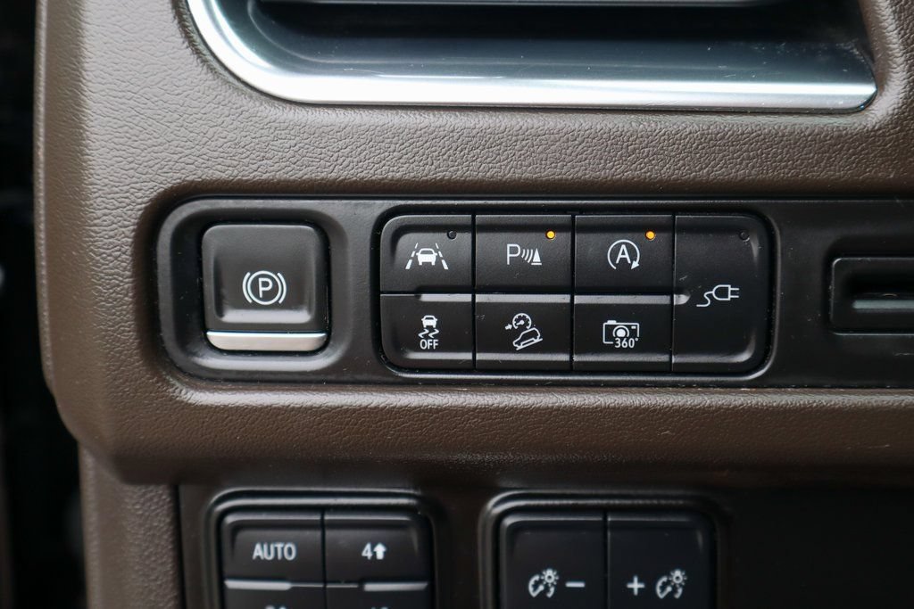 Used 2022 Chevrolet Suburban Z71 w/ Luxury Package AWD/4WD image 24