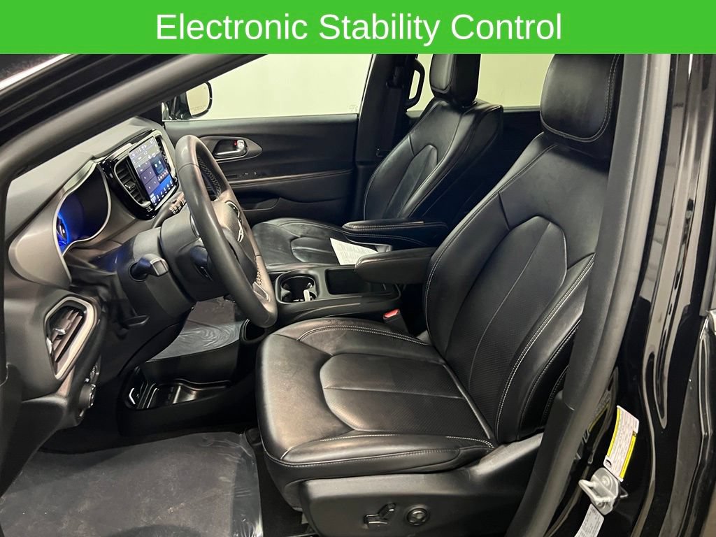 Used 2025 Chrysler Pacifica Select FWD image 23