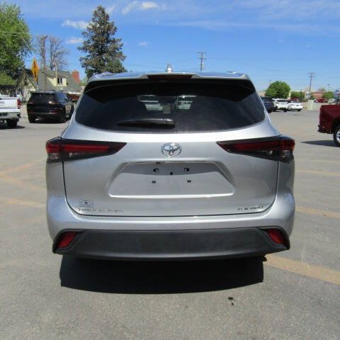 Used 2025 Toyota Highlander XLE AWD/4WD image 5