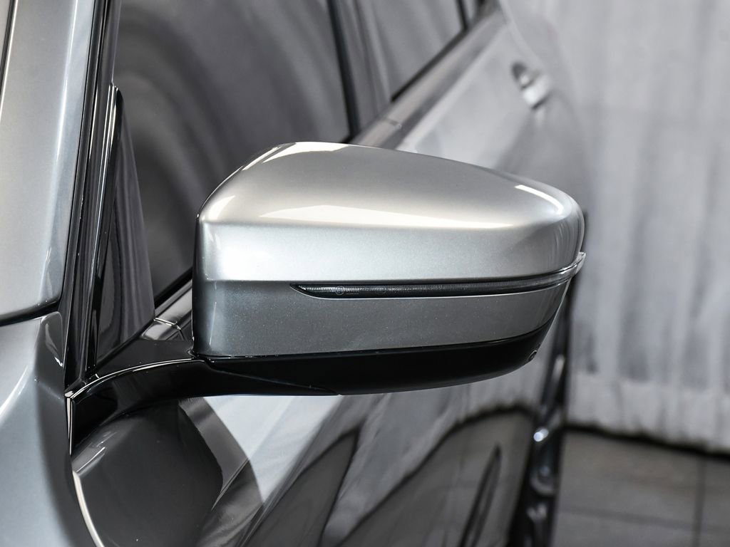 Used 2022 BMW 740i xDrive w/ M Sport Package image 87
