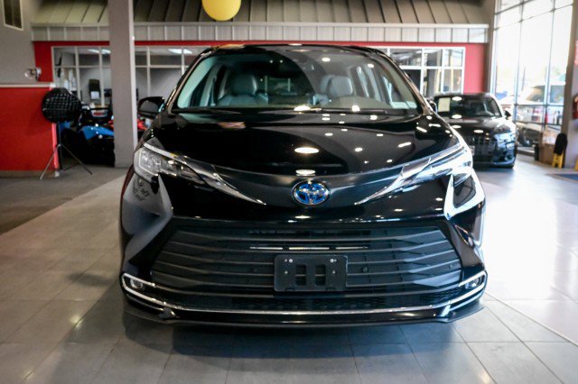 Used 2023 Toyota Sienna XLE FWD video 2