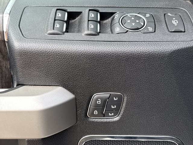 Used 2021 Ford F250 Lariat w/ Lariat Ultimate Package AWD/4WD image 18