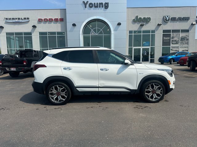 Used 2023 Kia Seltos SX image 2