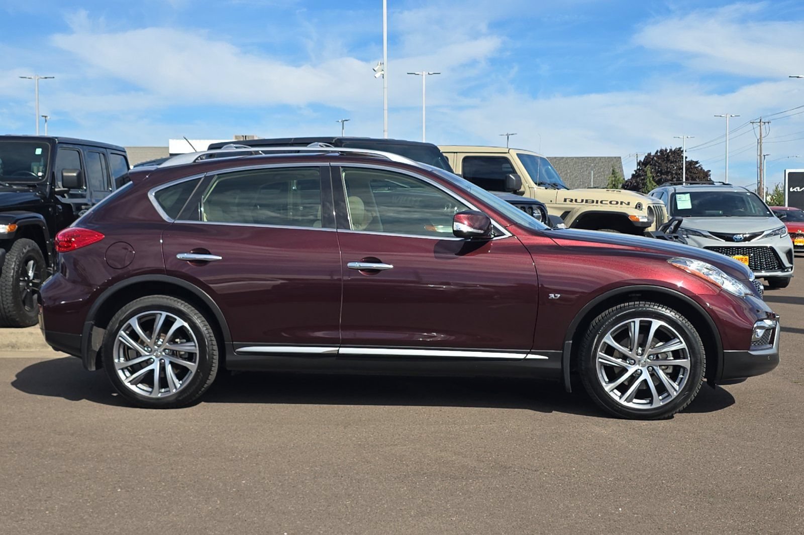 Used 2017 INFINITI QX50 AWD w/ Premium Plus Package image 3
