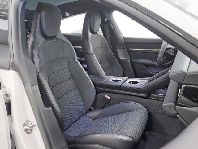 Used 2024 Porsche Taycan 4S image 31