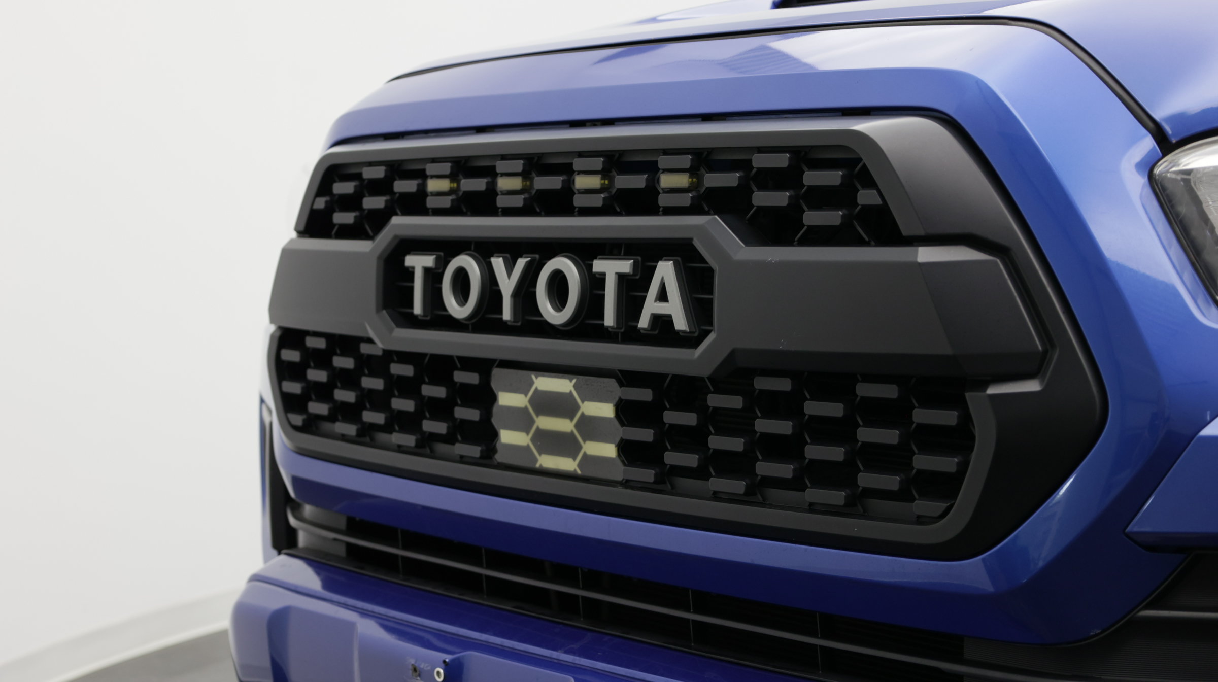 Used 2018 Toyota Tacoma TRD Sport AWD/4WD image 12