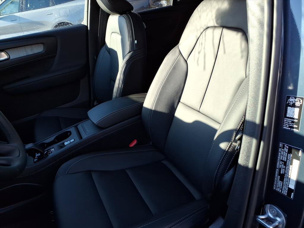 New 2026 Volvo XC40 B5 Core w/ Climate Package AWD/4WD image 15