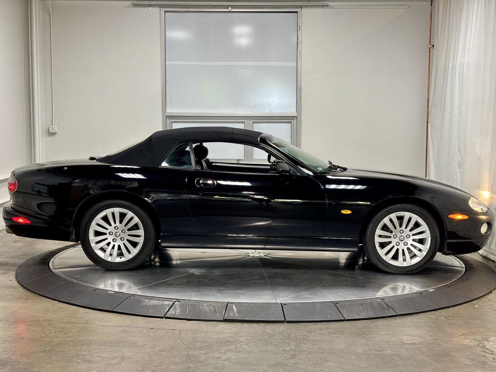 Used 2005 Jaguar XK8 Convertible RWD image 11