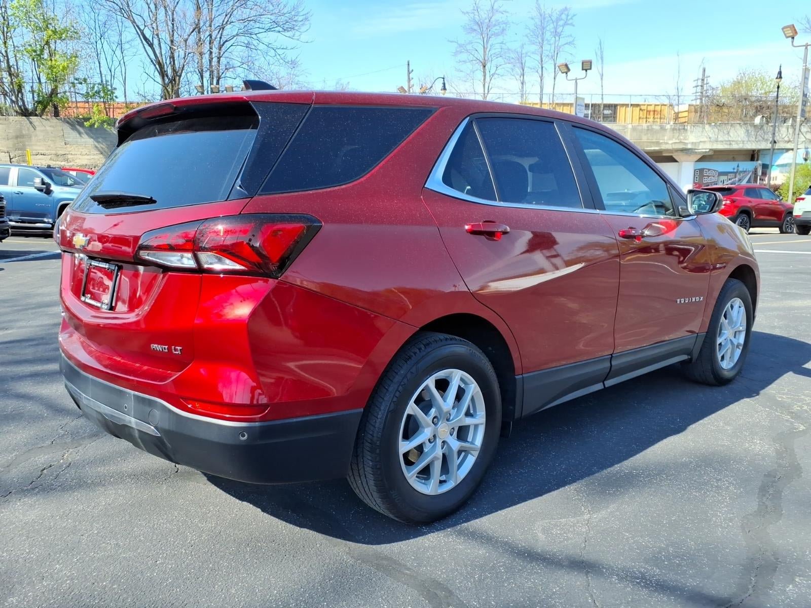 Used 2023 Chevrolet Equinox LT AWD/4WD image 3