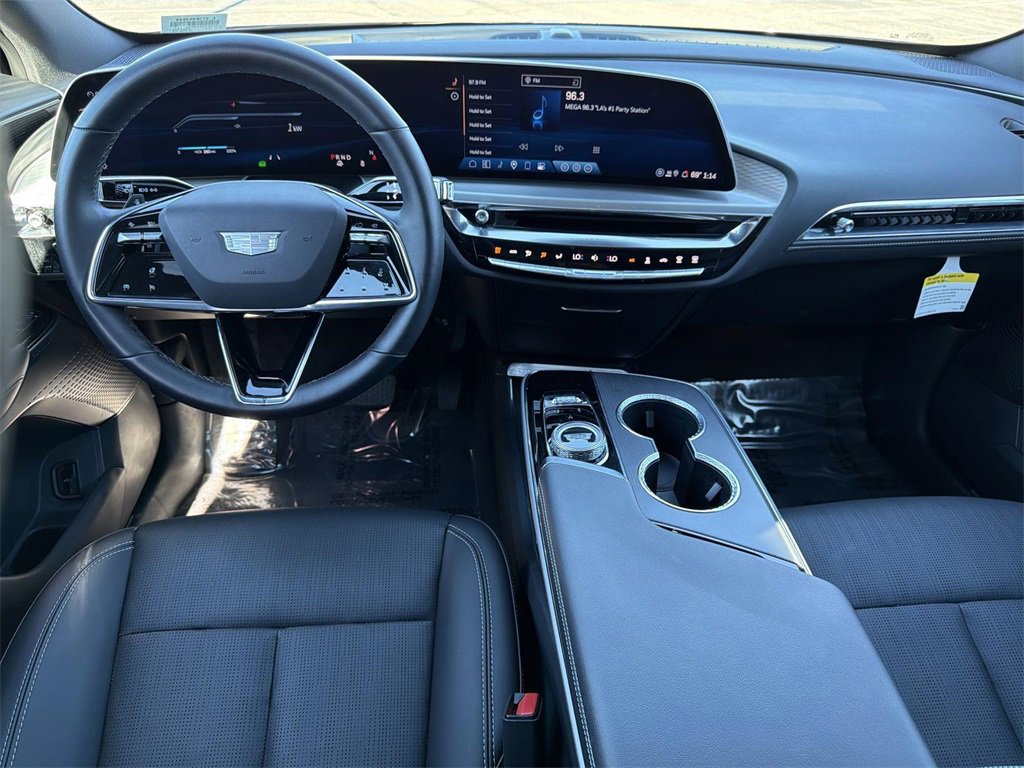 Used 2025 Cadillac Lyriq Luxury image 7