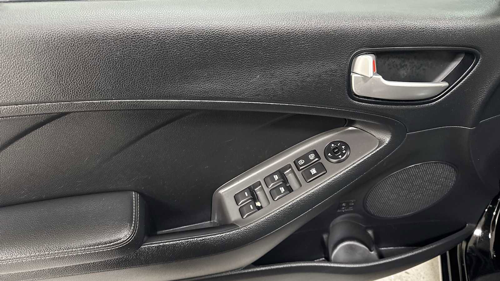 Used 2017 Kia Forte LX image 16