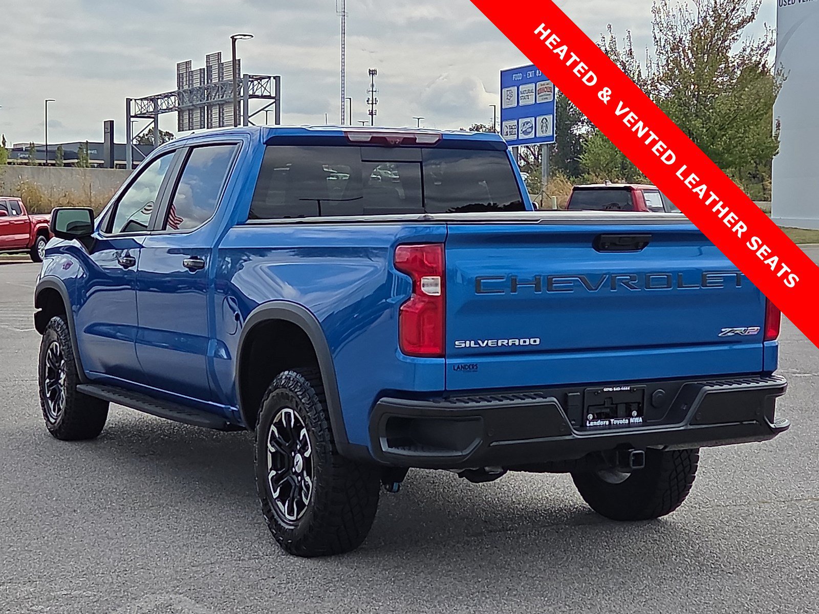 Used 2023 Chevrolet Silverado 1500 ZR2 w/ Technology Package AWD/4WD image 4
