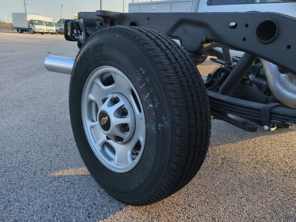 New 2025 Chevrolet Silverado 2500 W/T w/ Snow Plow Prep/Camper Package image 9