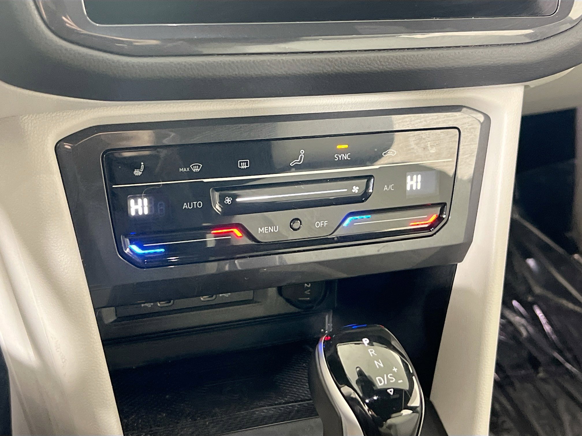 Used 2022 Volkswagen Tiguan SE R-Line AWD/4WD image 15