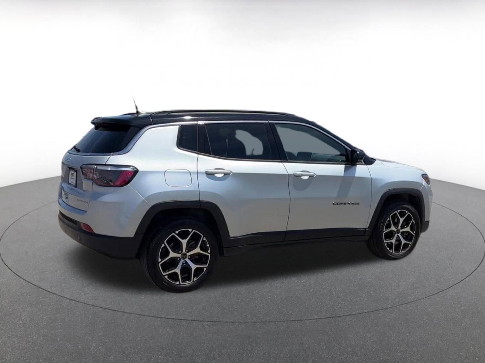 Used 2025 Jeep Compass Limited AWD/4WD image 15