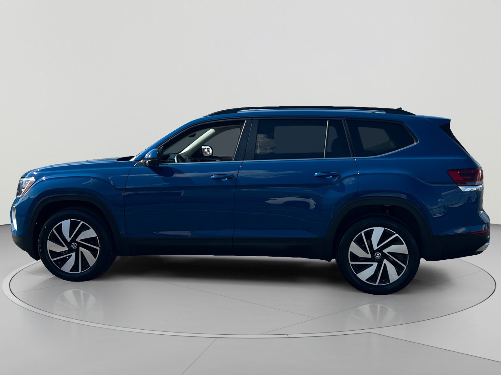 Certified 2026 Volkswagen Atlas SE FWD image 2