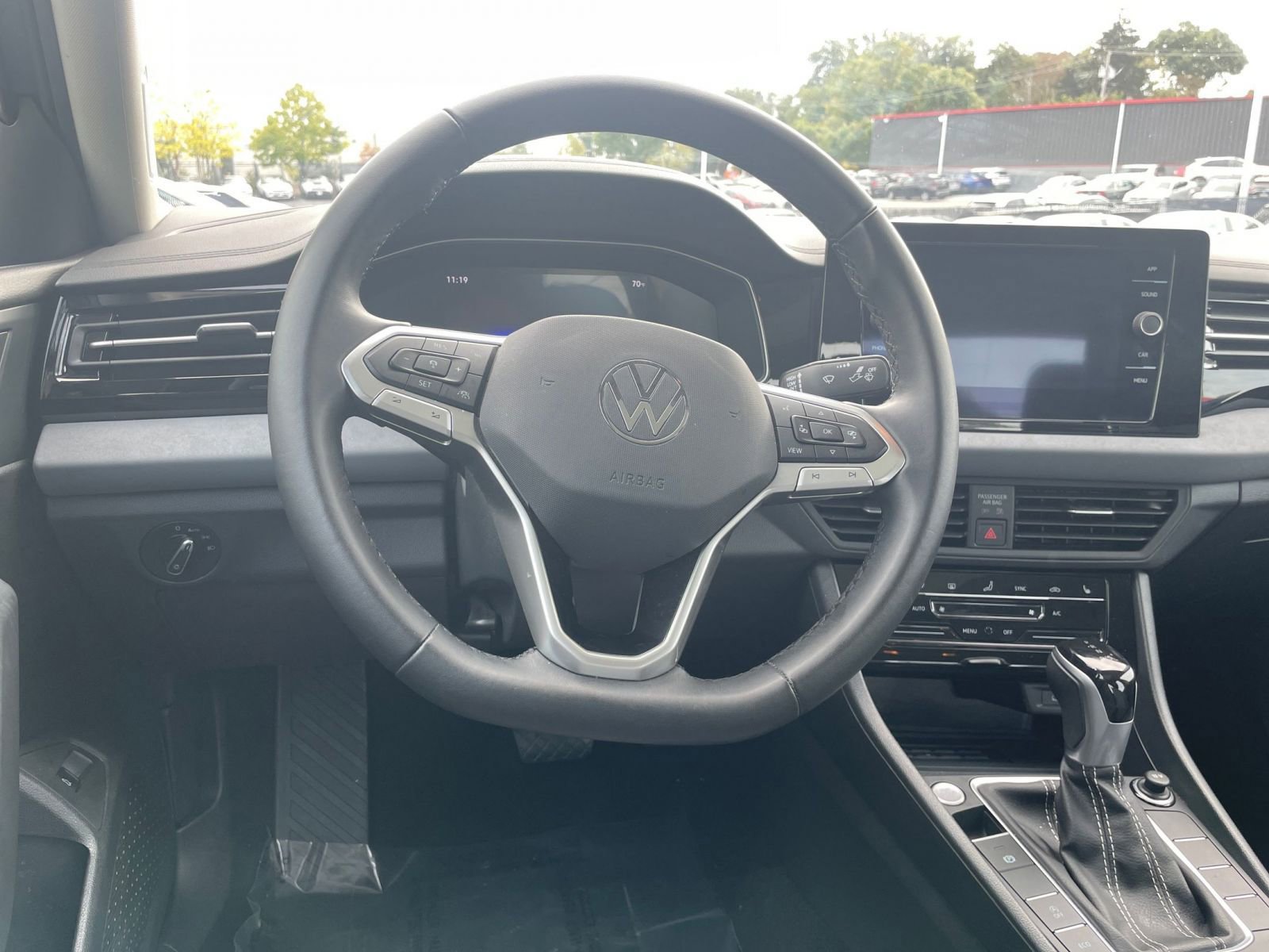 Used 2025 Volkswagen Jetta SE image 34