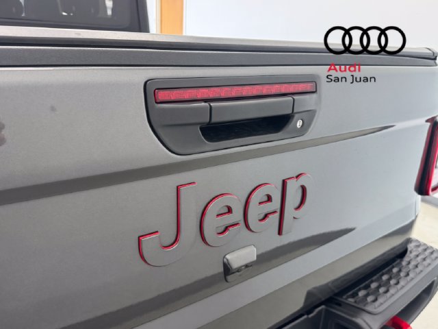 Used 2025 Jeep Gladiator Rubicon w/ Safety Group AWD/4WD image 13