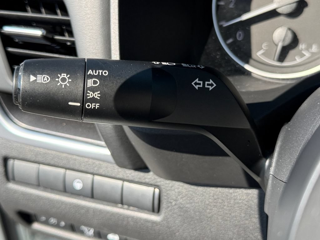 Used 2024 Nissan Rogue SV AWD/4WD image 30