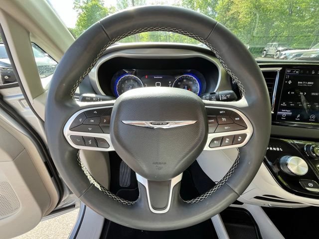 Used 2023 Chrysler Pacifica Touring-L FWD image 31