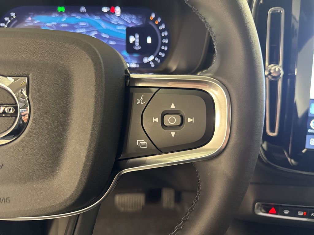 Used 2026 Volvo XC40 B5 Core w/ Climate Package image 10