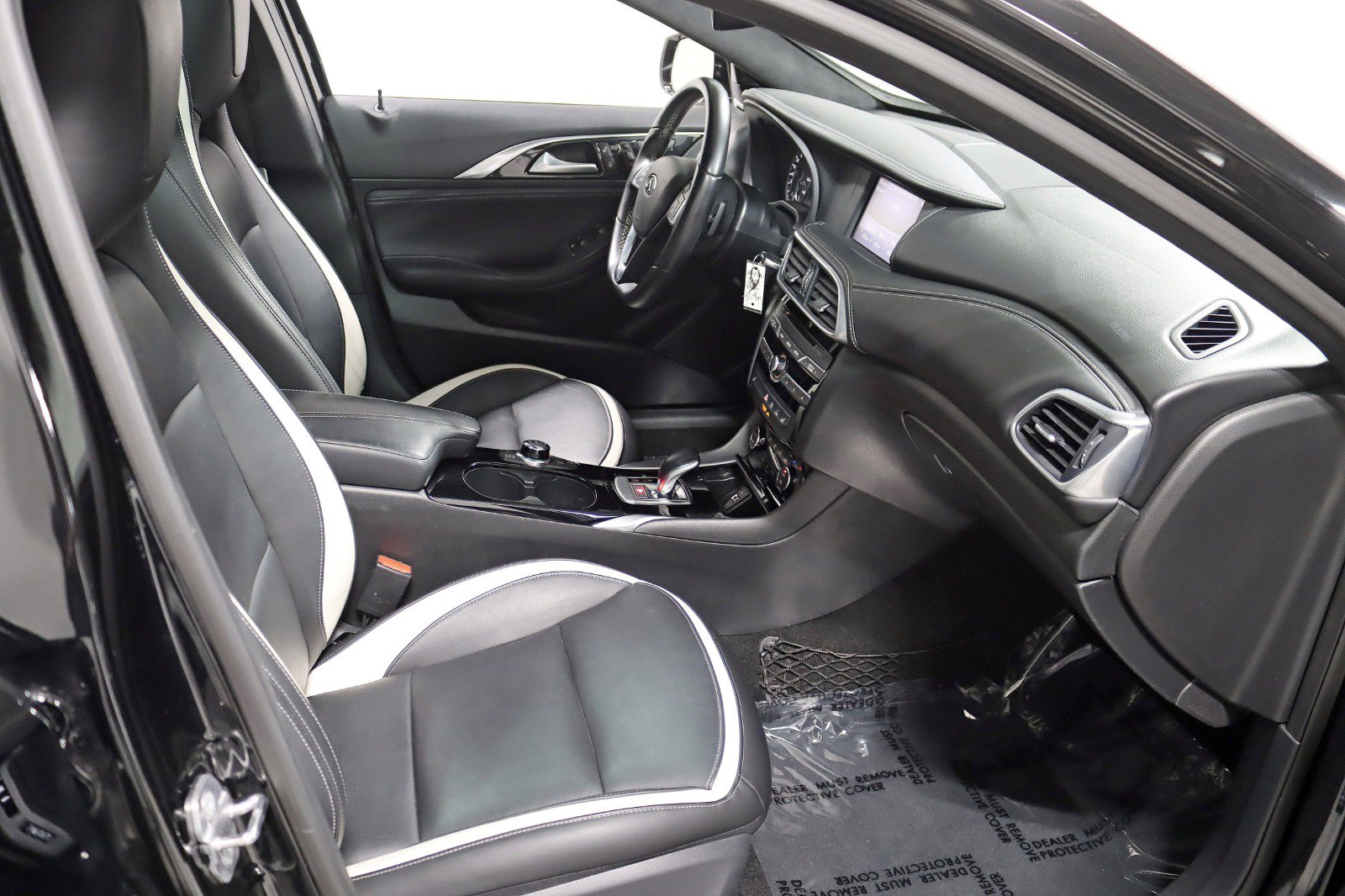 Used 2018 INFINITI QX30 Sport w/ Leather Package FWD image 29