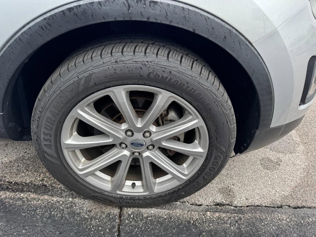 Used 2016 Ford Explorer Limited image 2