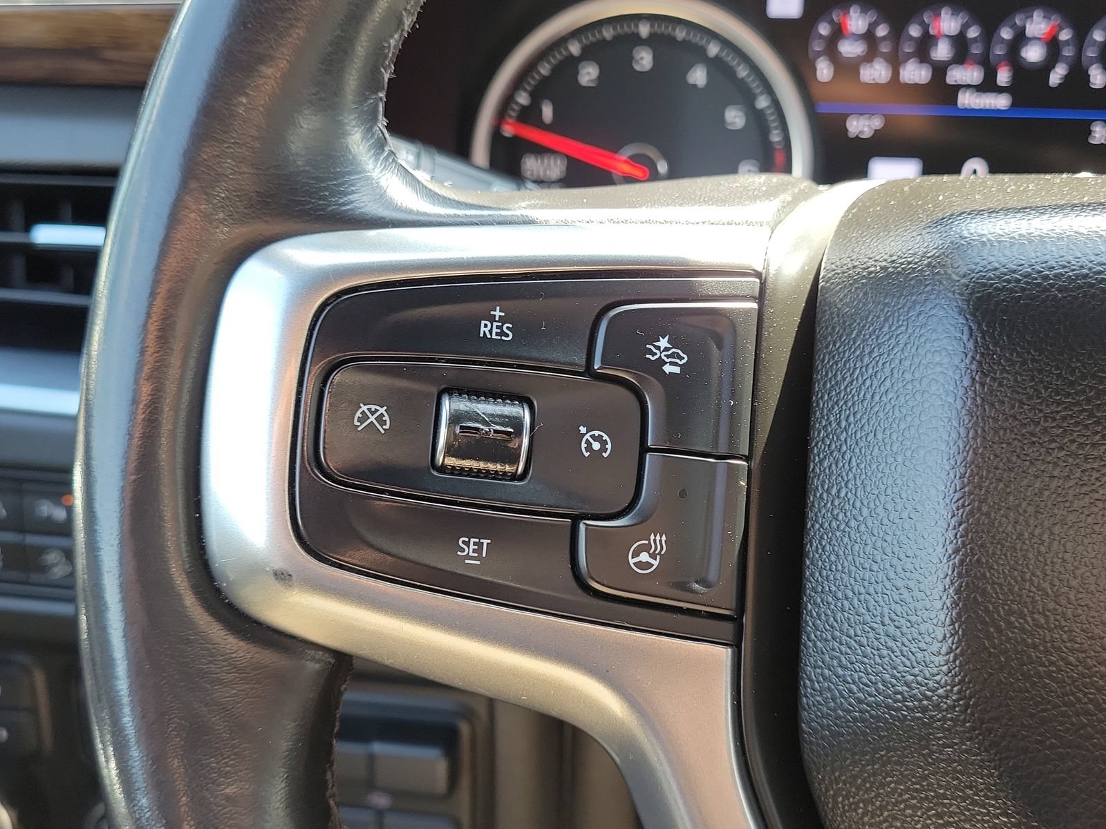 Used 2021 Chevrolet Suburban Premier w/ Premium Package AWD/4WD image 23