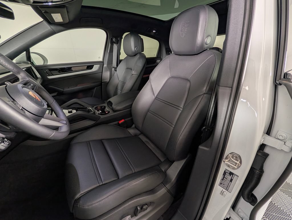 New 2026 Porsche Cayenne Coupe AWD/4WD image 5