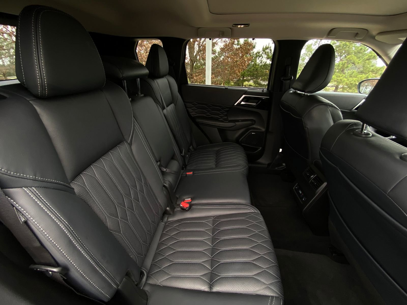 Used 2025 Mitsubishi Outlander SEL image 30