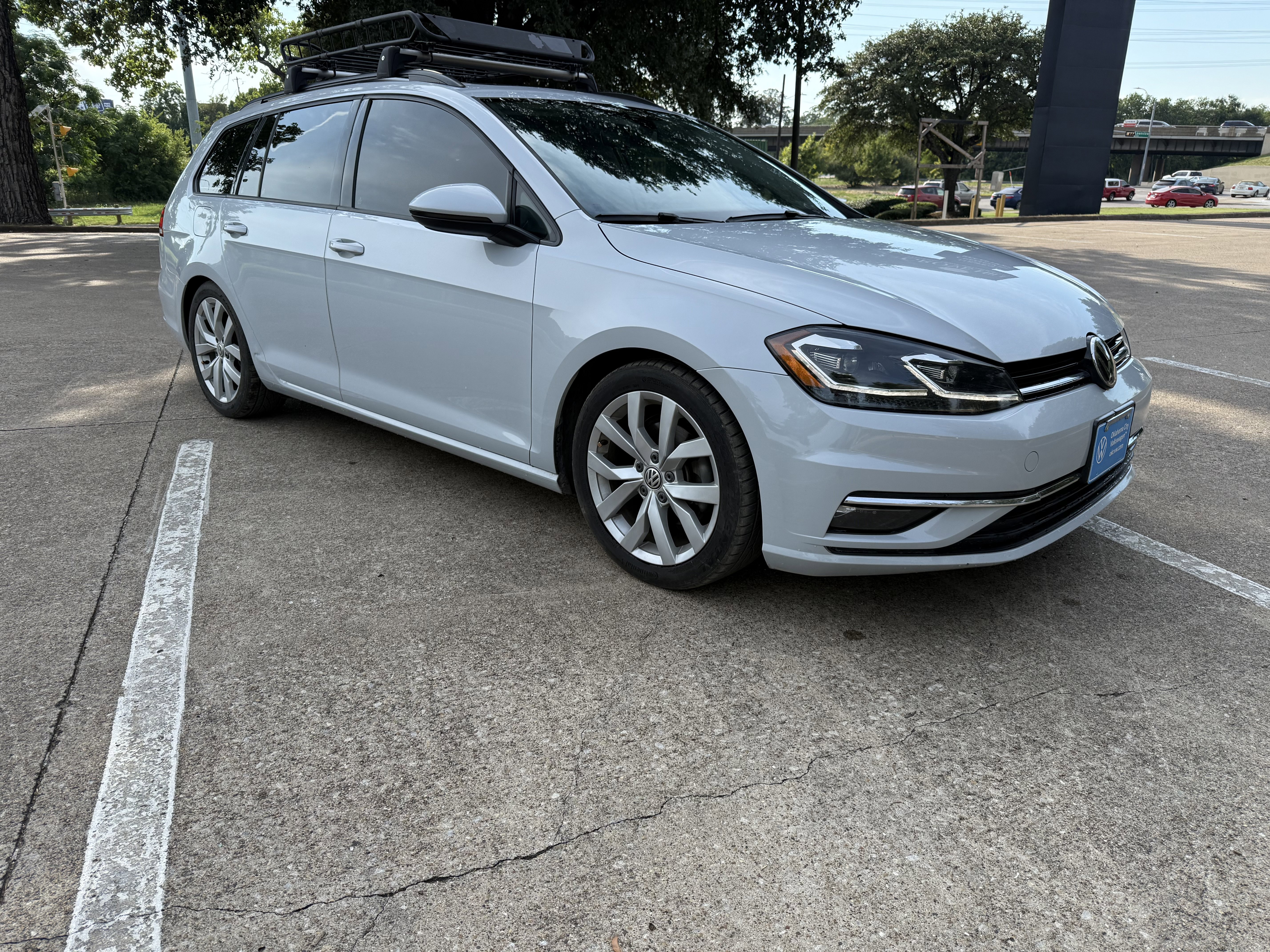 Used 2019 Volkswagen Golf SE image 3
