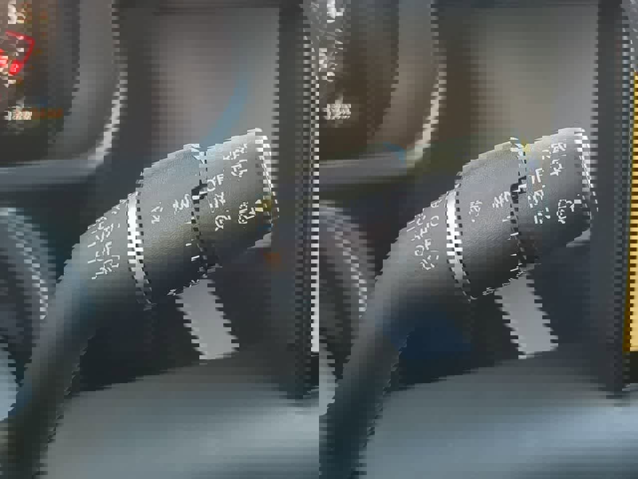 Used 2024 Land Rover Defender 130 X-Dynamic SE image 27