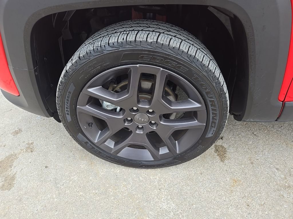 Used 2022 Jeep Renegade Latitude w/ Sun/Sound Group image 23