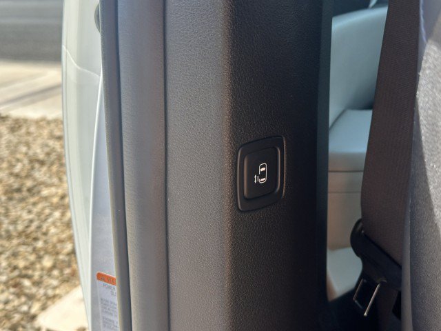 Used 2022 Kia Carnival LX FWD image 17