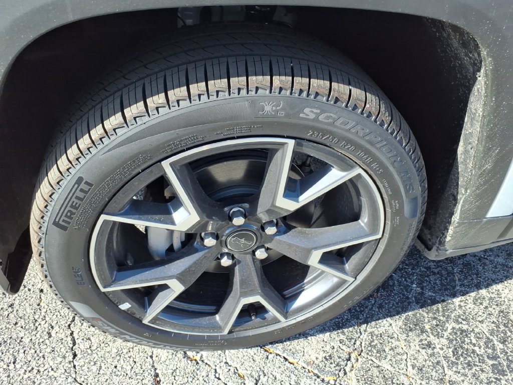 New 2026 Jeep Cherokee Overland w/ Advanced Pro Tech Group AWD/4WD image 5