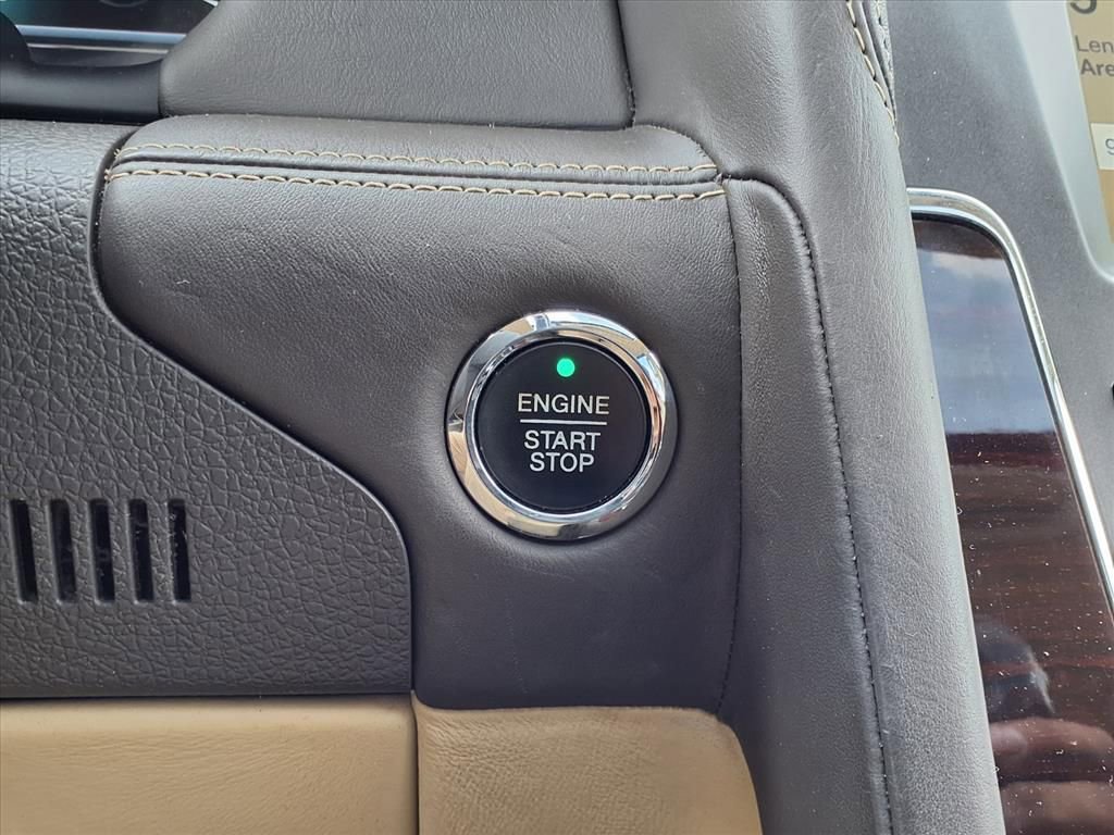 Used 2016 Lincoln Navigator Reserve image 2