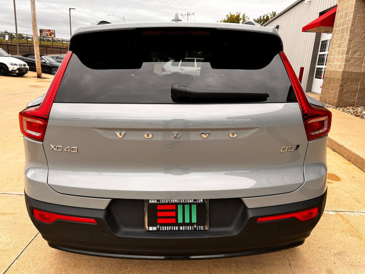 Used 2025 Volvo XC40 B5 Plus w/ Climate Package image 4