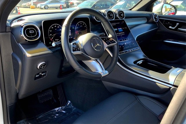 Used 2025 Mercedes-Benz GLC 300 4MATIC image 14