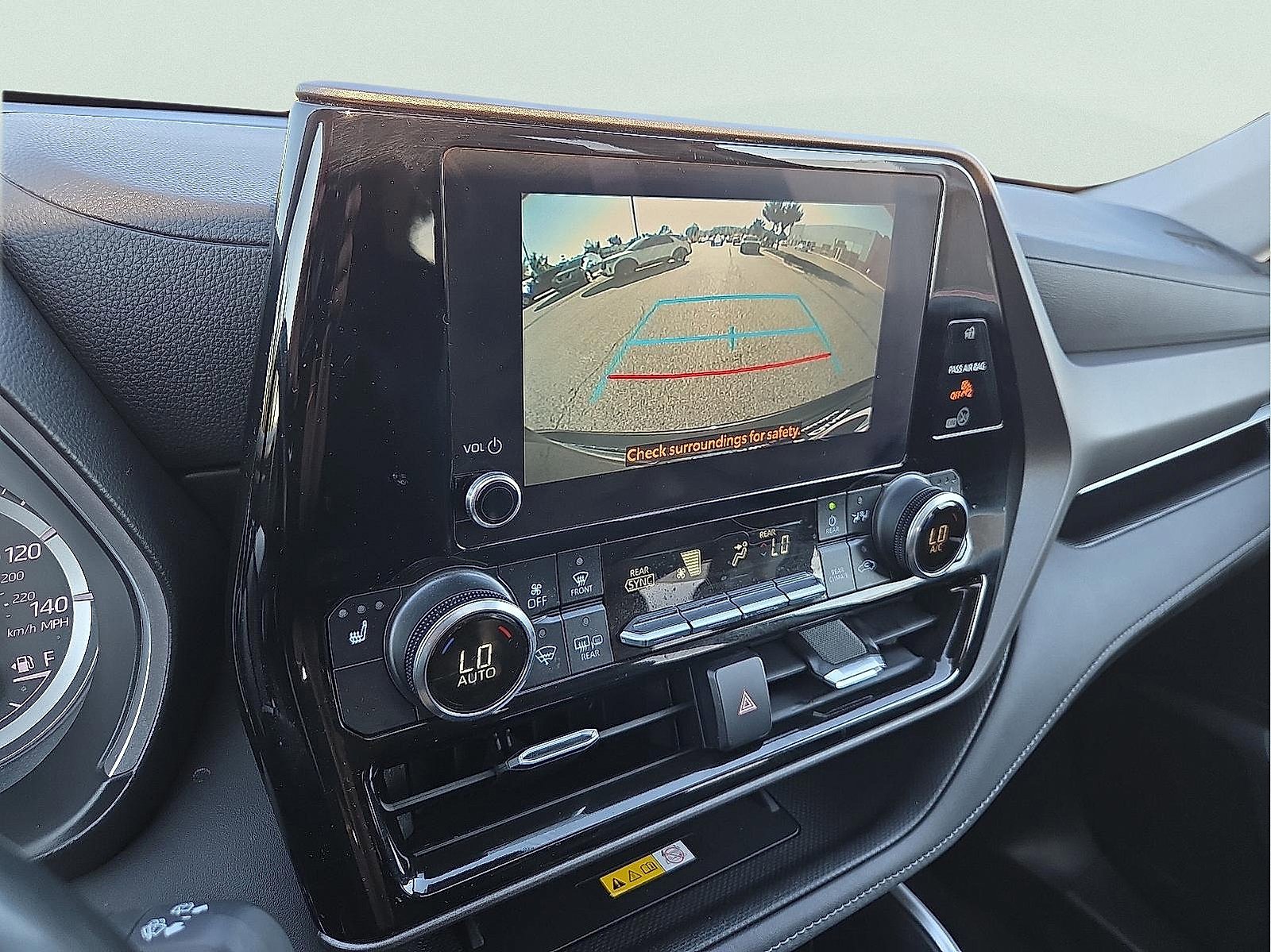 Used 2023 Toyota Highlander L image 18