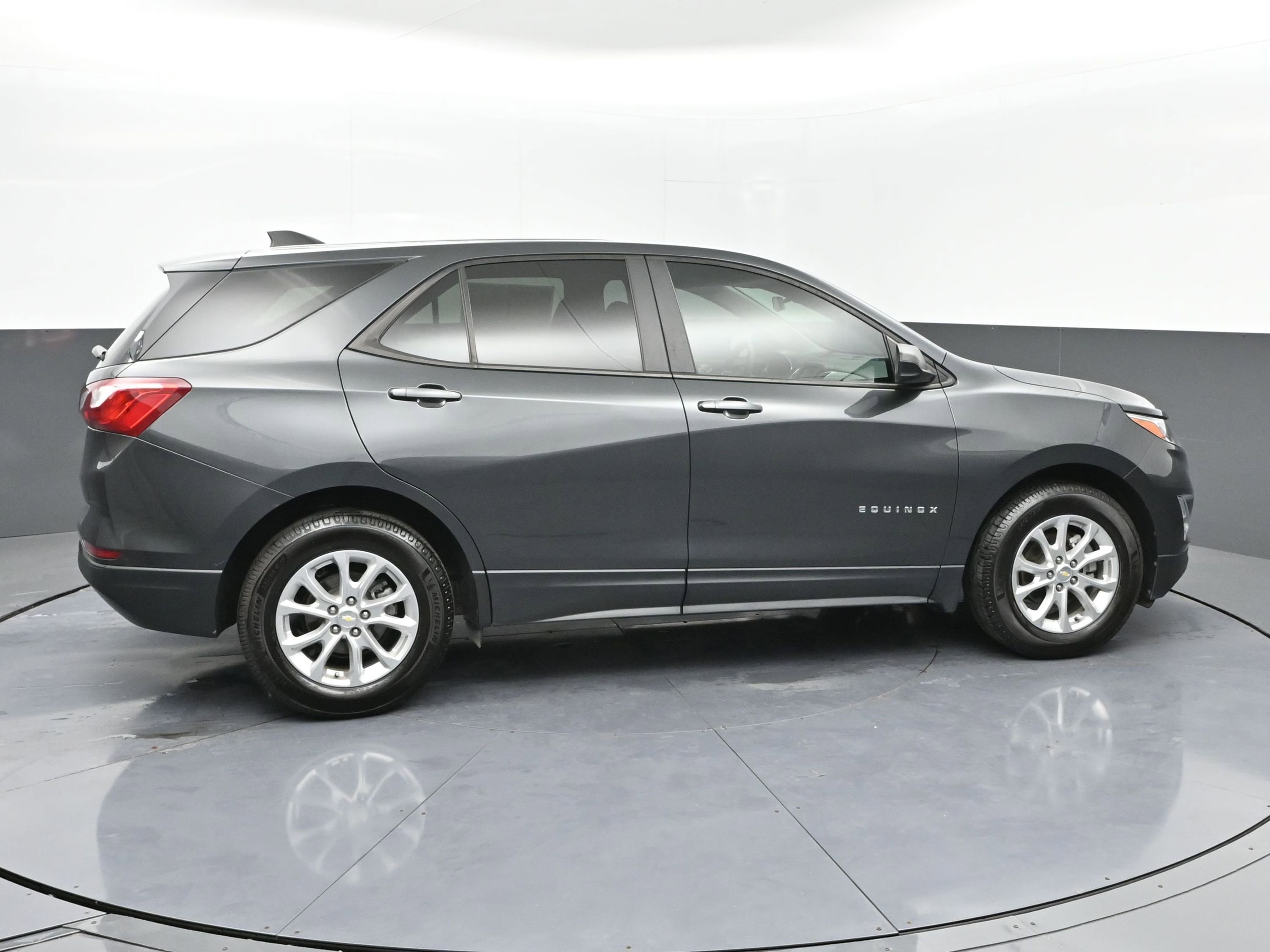 Used 2021 Chevrolet Equinox LS w/ LS Convenience Package image 26